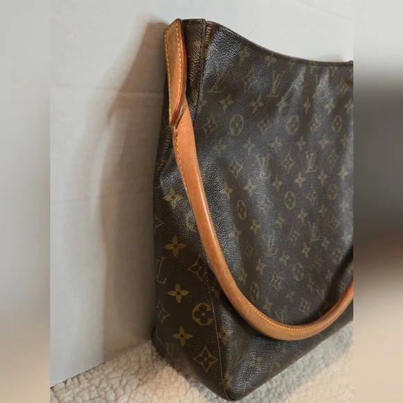 Louis Vuitton Looping GM Monogram Shoulder Bag - Picture 3 of 14